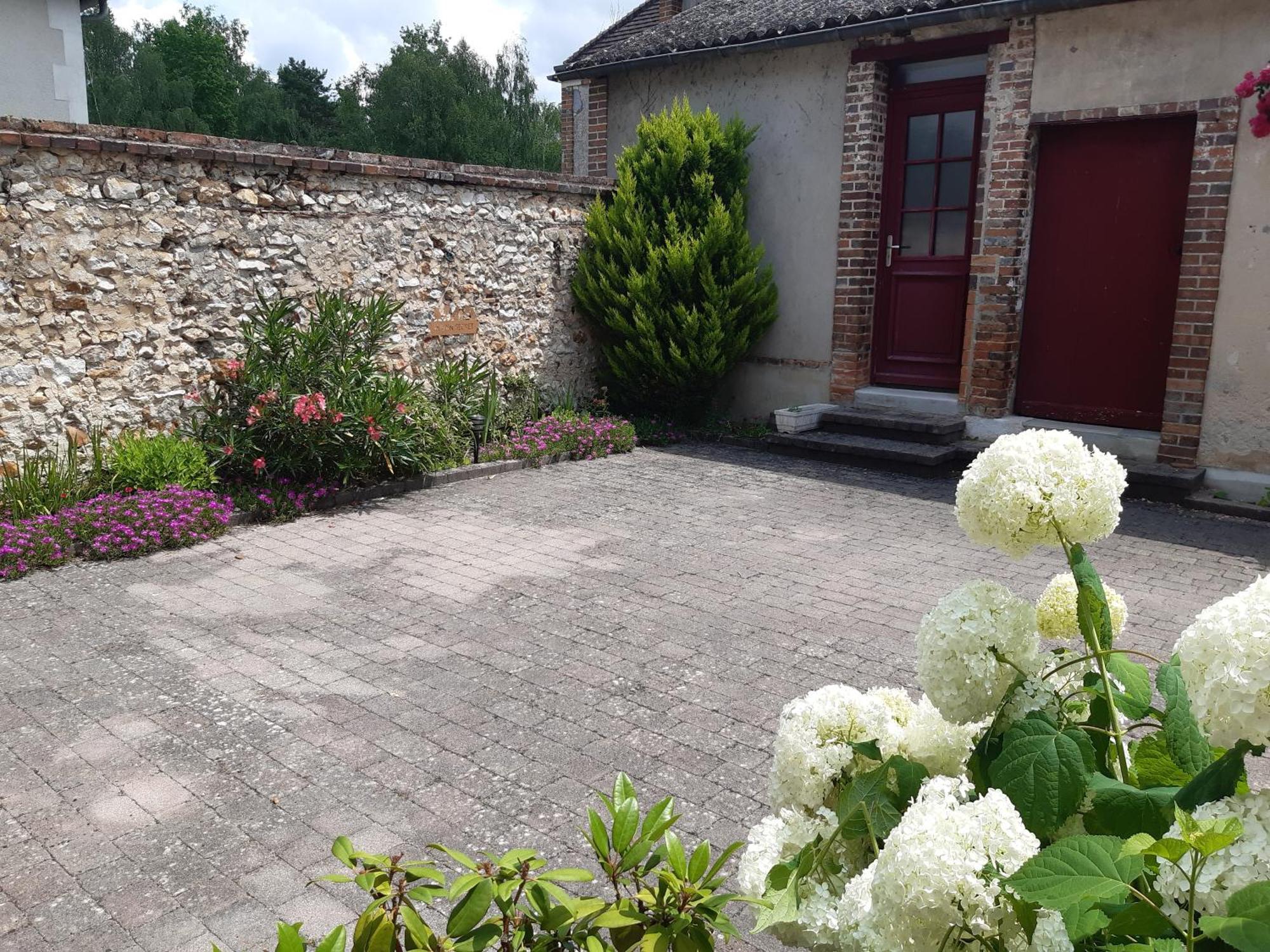 Les Volets Rouges Villa Neuvy-sur-Barangeon Kültér fotó